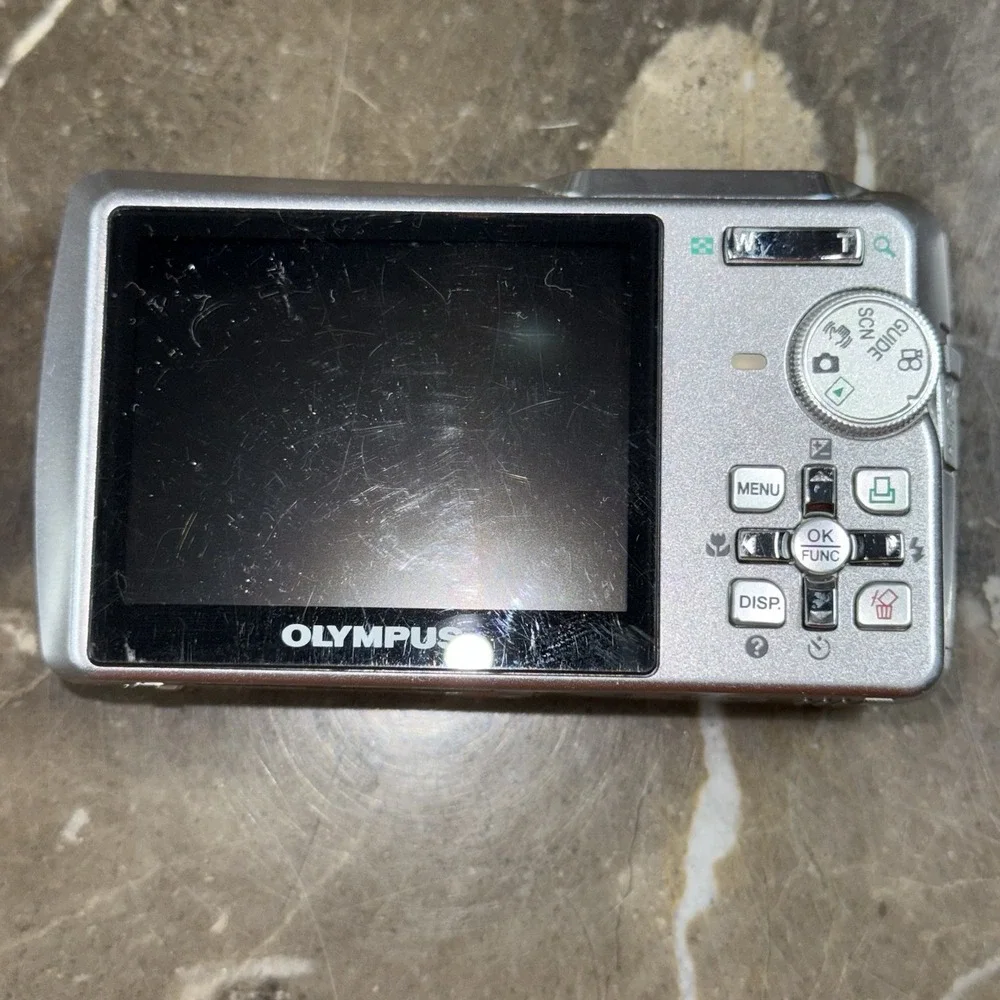 Olympus Digital Camera Stylus 740 All Weather 7.1 MP 5X Optical Zoom *PARTS ONLY
